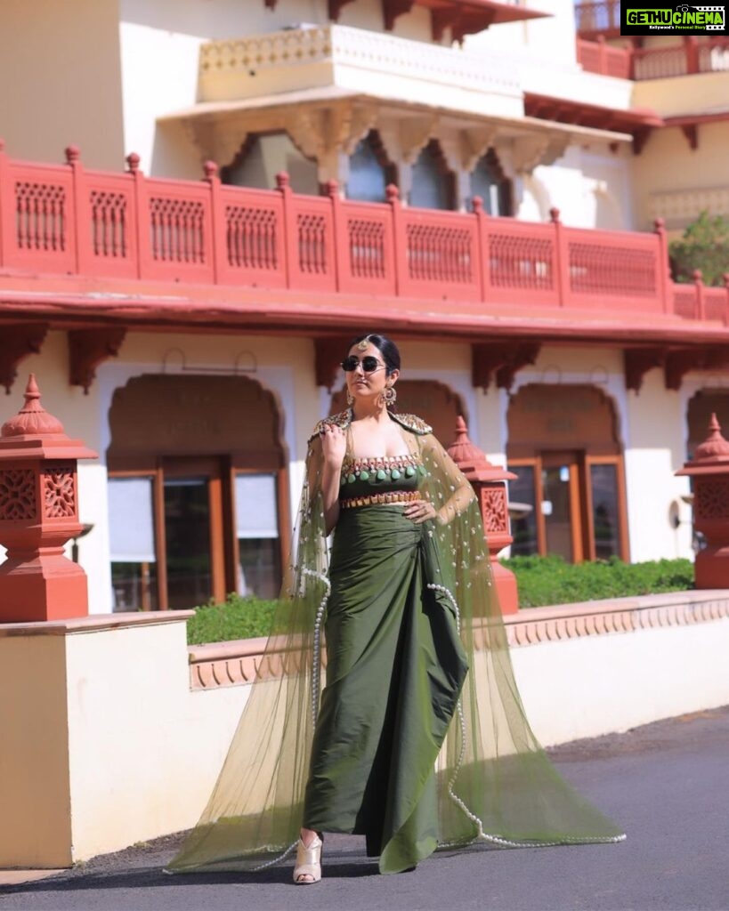 Jonita Gandhi Instagram - My palace awaits me 👑 @papadontpreachbyshubhika @pallavi_85