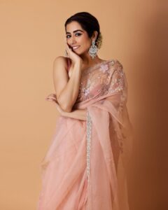 Jonita Gandhi Instagram - Never too much & always enough ✨

@jaineeebheda @shyamalbhumika @urbanthesaurus_jewellery
@ascend.rohank @sana.k.official @prakatwork @lakshmiijagan @chethichandhar