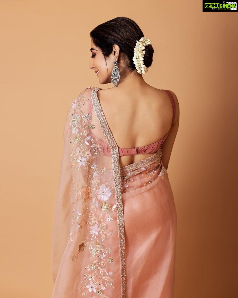 actress-jonita-gandhi-hd-instagram-photos-and-wallpapers-november-2022