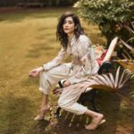 Jonita Gandhi Instagram - I’d like to take a moment, just sit right here 🐢 For: @thecandymag Creative Director: @farrahkader Photographed by: @shreyansdungarwal Styling by: @style_tubbies Makeup & Hair Artist: @kanika_arrora Assistant stylist: @vipulalala Words by: @tanishka.juneja Location: @grandhyattmumbai Artist PR: @kushprbrand Alliance partner: @volokal Wearing Alberta Printed Satin Shirt: @labelritukumar Mom Jeans: @onlyindia Cowrie Under Bust Corset: @nidzign Tropical in The Wood Choker: @houseofdoro Strappy Heel Sandals : @heelandbucklelondon #Candymagin #jonitagandhi