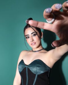 Jonita Gandhi Instagram - Last night for @graziaindia #graziamillennialawards2023 🍸

Photo: @amey_ghatge
Hair: @dwyessh_hairwizard
Makeup: @zoyamakeupandhair
Nails: @itssoezi 
Styled by: @saumyathakur 
#styledbysaums

Wearing:
Outfit @siddhantagrawallabel 
Jewels @dripproject.co 
Boots @londonrag_in 
Style Team 
Intern @snehalkorate 
On set @sethmuskaan