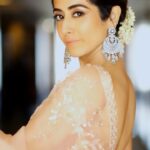 Jonita Gandhi Instagram - 🌸 Styled by @jaineeebheda Gorgeous saree by @shyamalbhumika Jewellery by @urbanthesaurus_jewellery @ascend.rohank Shoes by @sana.k.official Hair and makeup by @prakatwork & team Photographer - @lakshmiijagan Assisted by - @chethichandhar Video shot and cut by - @tubelight.mediaworks