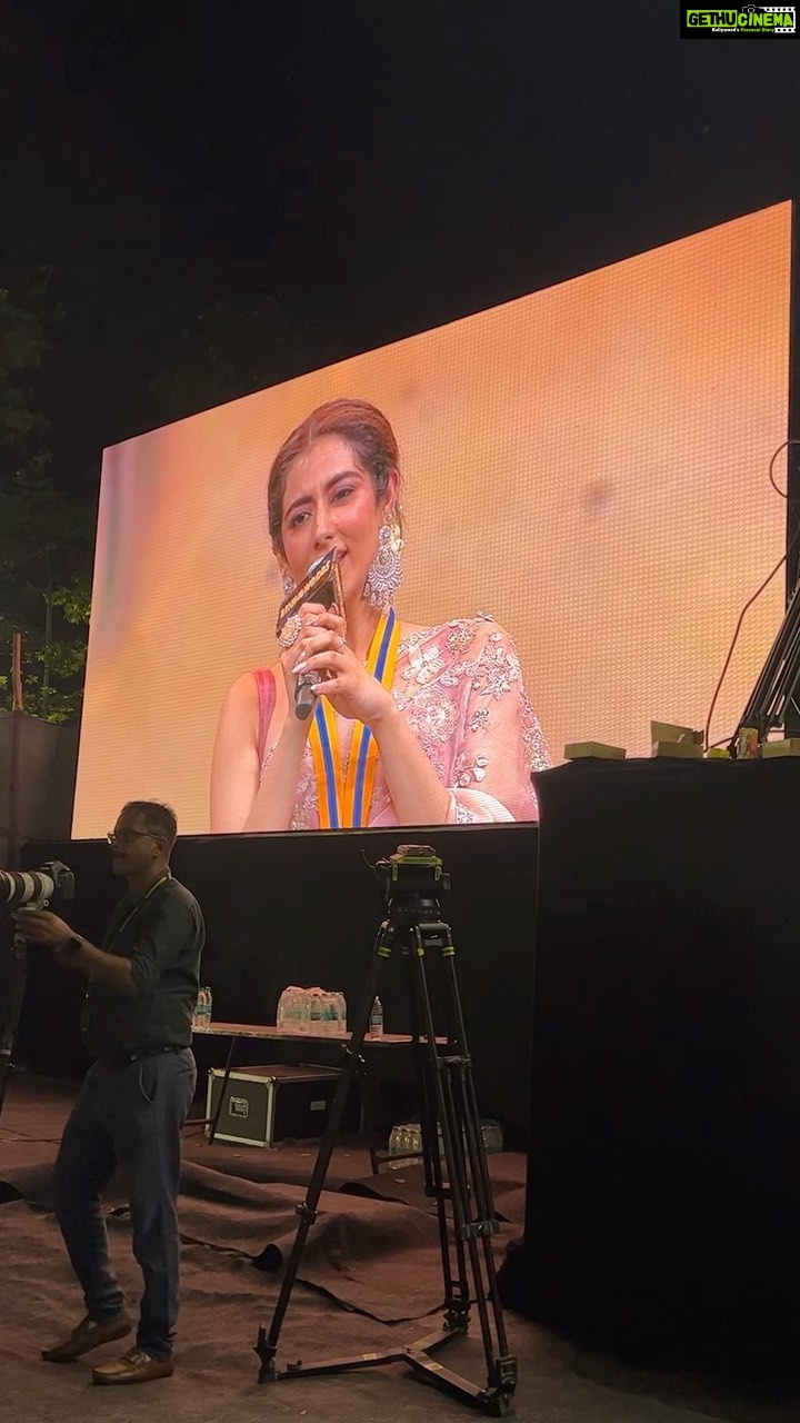 Jonita Gandhi - 358.3K Likes - Sing alonggg š¤ @behindwoodsofficial ā„ļø
#vaseegara #behindwoods #awards #tamil #singalong
