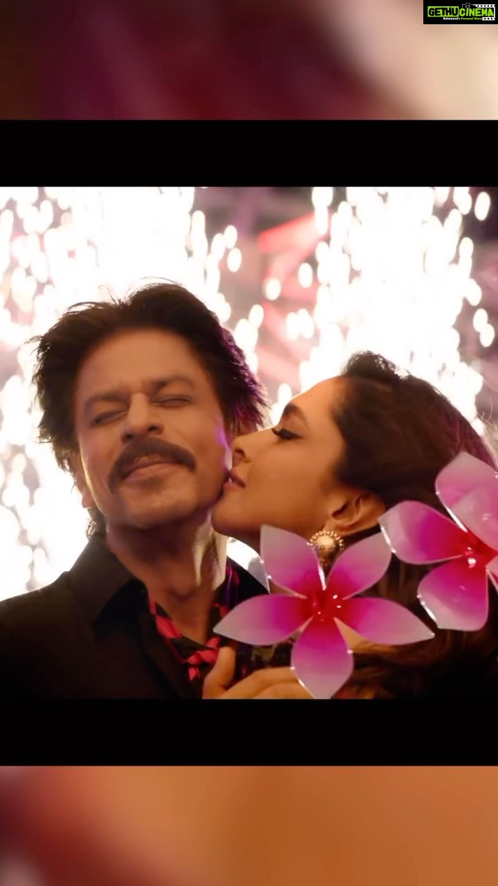 Jonita Gandhi Instagram - I defff fell in love with @deepikapadukone all over again in #Jawan 😍. And I’m FOREVER an @iamsrk fan so this one’s special! Faraatta / Pattasa / Galatta out now! Thank you @anirudhofficial & team for having me on all three versions of this fun track!!! @arijitsingh @badboyshah @nakash_aziz @therukural