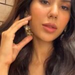 Jonita Gandhi Instagram - Look who it is 😍 @sonambajwa #HauliHauli @treehousevht Posted @withregram • @sonambajwa This song hits different 💔