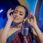 Jonita Gandhi Instagram - 💙🥺 #HauliHauli Link in bio 🎙 @treehousevht