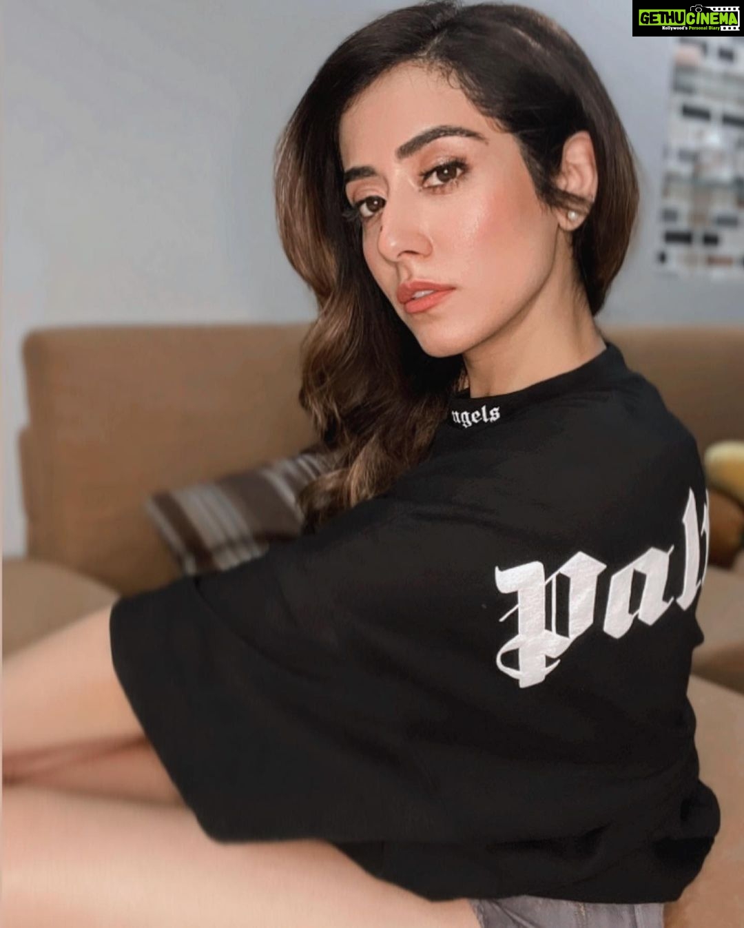 Jonita Gandhi Instagram - I would rather work harder I would rather be patient I would rather keep adapting I would rather make bigger sacrifices I would rather take bigger risks I would rather dream bigger … Than not 🎹❤️