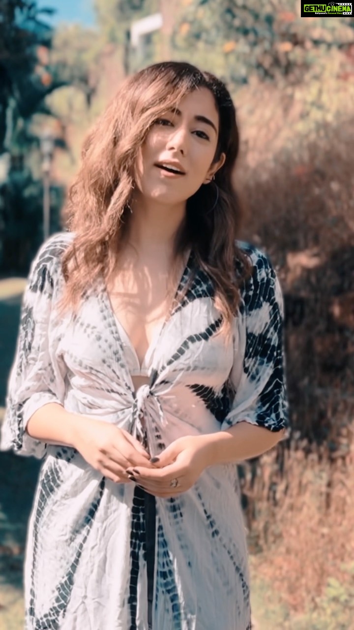 Jonita Gandhi - 381.1K Likes - A beautiful ARR classic, a sprinkle of magic, & that Goa breeze⦠š„°
