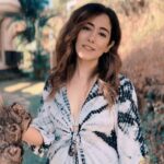 Jonita Gandhi Instagram – Hi guys! There’s a surprise waiting for you on my YouTube channel. Go! Come back here and tell me your favourite part :) Nandri in advance 🤓