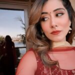 Jonita Gandhi Instagram – “Zameen bechke aasman kharidoon
Teri pasand ka samaan kharidoon
Jahan bikte ho tere sapne, woh dukaan kharidoon”

✍🏼 @kumaarofficial @arjunaharjai 🤩