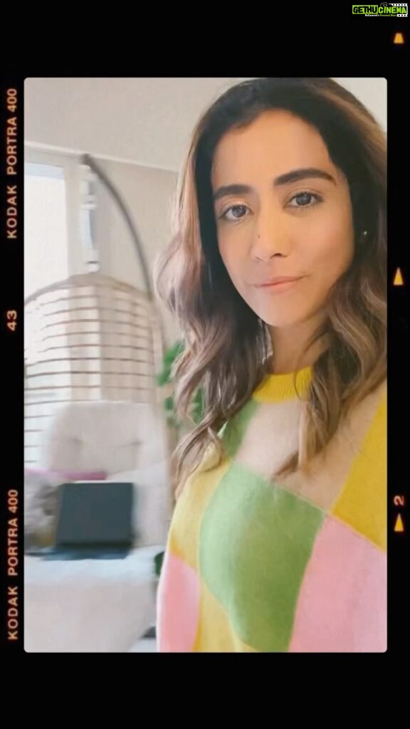 Jonita Gandhi Instagram - This is my Monday face. Let’s see yours 🌼
