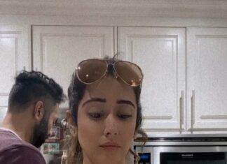 Jonita Gandhi Instagram - If you didn’t make a reel together are you even siblings? (It was only a matter of time before I did this one lol) featuring @mandeepgandhimusic who is pretending to be a good influence 😶 Mumbai, Maharashtra