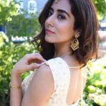Jonita Gandhi Instagram – Being a romantic and a realist are not mutually exclusive… #justsaying