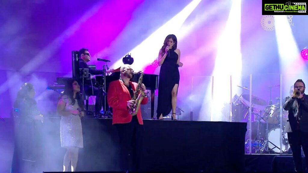 Jonita Gandhi Instagram - Tu bole, glass aadha khaali... main bolun aadha bhara 🤷🏻‍♀️😎 Here's our live performance of the jazzy classic "Tu Bole" from Jaane Tu Ya Jaane Na at @expo2020dubai! Always grateful to @arrahman sir for the opportunity to keep rediscovering my voice. 🙏🏼 Kudos to @ranjitbarot1 sir and the band for the effortless rendition and special shoutouts to @hartsuch and @dmatthewstrumpet for that sexy brass trade off followed by a solo by @nilanjana_bassinger on bass! @annette_philip, your glorious voice was playing in my head the whole time ❤️ @btosproductions & @nazeef_btos... Take a bow! Hope y'all dig it... and if you do, shower it with all your loveeeee
