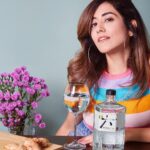 Jonita Gandhi Instagram – Enjoying this #collaboration with Roku, The Japanese Craft Gin from The House Of Suntory!

Getting into my Christmas mood with #Rokuathome. 

Roku means “six” in Japanese and include 6 unique Japanese botanicals, harvested in accordance with “shun”, the moment of peak flavour.

Appreciating the finer things with Roku this festive season. Kanpai!
•
•
•
#Roku #Gin #rokugin #JapaneseGin #craftgin #suntorytime #HouseOfSuntory #Japan #rokuathome
 
-Drink Responsibly
-This content is for people above 25 years of age only