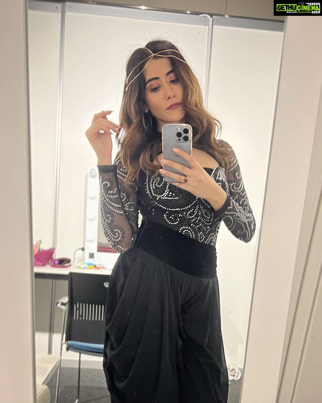 Jonita Gandhi - 362K Likes - Halamithi HabiJo 😬🙊🏃🏻♀️