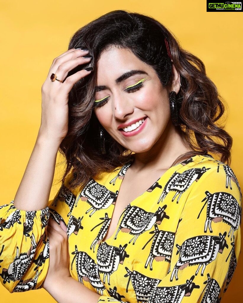Jonita Gandhi Instagram - Did it work? They say 'smile, it's contagious', so I just wanted to know, are you smiling now? 😁💛