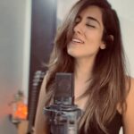 Jonita Gandhi Instagram – We’ve probably all been there… 

Hate That I Love You by @badgalriri ft @neyo.

#jonitasundaysingstagram #sundaysingstagram #singstagram #jonitagandhi #jonita #rihanna #neyo