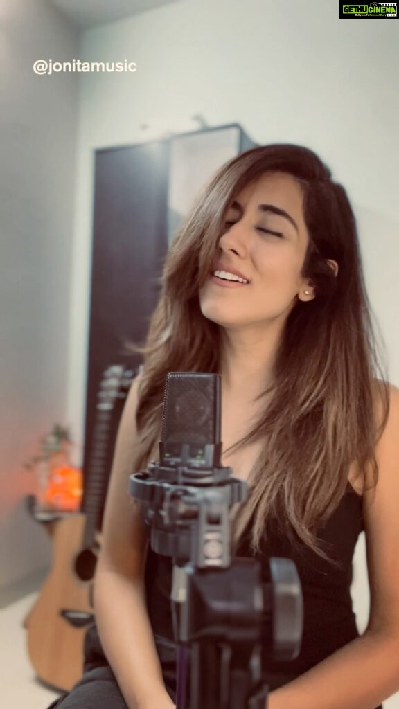 Jonita Gandhi Instagram - We’ve probably all been there… Hate That I Love You by @badgalriri ft @neyo. #jonitasundaysingstagram #sundaysingstagram #singstagram #jonitagandhi #jonita #rihanna #neyo