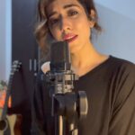 Jonita Gandhi Instagram - Chandigarh Kare Aashiqui releases this week and I’m already vibing to Kalle Kalle! Originally by @sachinjigar + @priyasaraiyaofficial 💕 Best of luck for the release of the film @ayushmannk 🏋🏾@_vaanikapoor_ 🧘🏽‍♀️@gattukapoor @tseriesfilms @gitspictures #jonitasundaysingstagram #sundaysingstagram #singstagram #jonitagandhi #jonitamusic #kallekalle #ayushmannkhurrana #vaanikapoor #punjabisong