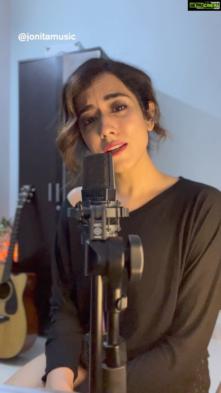 Jonita Gandhi Instagram - Chandigarh Kare Aashiqui releases this week and Iβm already vibing to Kalle Kalle! Originally by @sachinjigar + @priyasaraiyaofficial π Best of luck for the release of the film @ayushmannk ππΎ@_vaanikapoor_ π§π½ββοΈ@gattukapoor @tseriesfilms @gitspictures #jonitasundaysingstagram #sundaysingstagram #singstagram #jonitagandhi #jonitamusic #kallekalle #ayushmannkhurrana #vaanikapoor #punjabisong