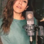 Jonita Gandhi Instagram - You know a melody is beautiful when you enjoy singing it with no music 😍! Been a while since I’ve done a Tamil song for #jonitasundaysingstagram, so here are a few lines of @arrahman sir’s Mannipaaya from the film Vinnaithaandi Varuvaayaa, originally sung by our melody queen @shreyaghoshal, with lyrics by Thamarai. I’ve sung at 88bpm in case you’d like to remix this! I may share the ones I like so don’t forget to tag me 🌸. Have a lovely Sunday 💕 #sundaysingstagram #singstagram #jonitagandhi #jonitamusic #jonita #mannipaaya #arrahman #shreyaghoshal #tamilbgm