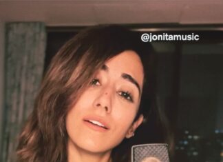 Jonita Gandhi Instagram - You know a melody is beautiful when you enjoy singing it with no music 😍! Been a while since I’ve done a Tamil song for #jonitasundaysingstagram, so here are a few lines of @arrahman sir’s Mannipaaya from the film Vinnaithaandi Varuvaayaa, originally sung by our melody queen @shreyaghoshal, with lyrics by Thamarai. I’ve sung at 88bpm in case you’d like to remix this! I may share the ones I like so don’t forget to tag me 🌸. Have a lovely Sunday 💕 #sundaysingstagram #singstagram #jonitagandhi #jonitamusic #jonita #mannipaaya #arrahman #shreyaghoshal #tamilbgm
