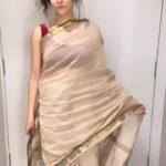 Jonita Gandhi Instagram - It’s a wrap on the saree! Get it?! No? #ChalKoiNa 🤭 Let it go let it go let it go let it go now ✨🎶