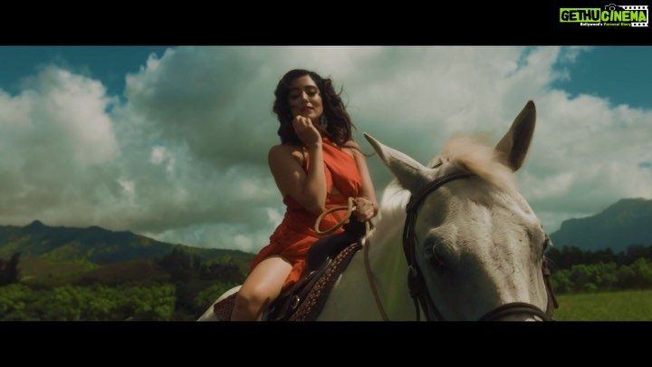 Jonita Gandhi Instagram - Tomorrow. 🌸 ⌛ #ChalKoiNa @treehousevht @jay_skilly @djiceofficial @iammickeysingh @shivaanisharma @simar.panag @djlyanmusic @shotbyhectortoro @damienpagelewis @rajfatehpuria @aathirarajeevofficial @tiellegreene @datboi_arath @njadoonanan @akankshanamdeo Kauai, Hawaii