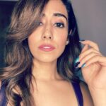 Jonita Gandhi Instagram - They left me alone with my phone ok