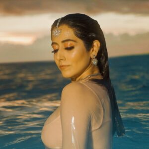Jonita Gandhi Instagram - #ChalKoiNa 🌺 Get ready 🚀 @treehousevht