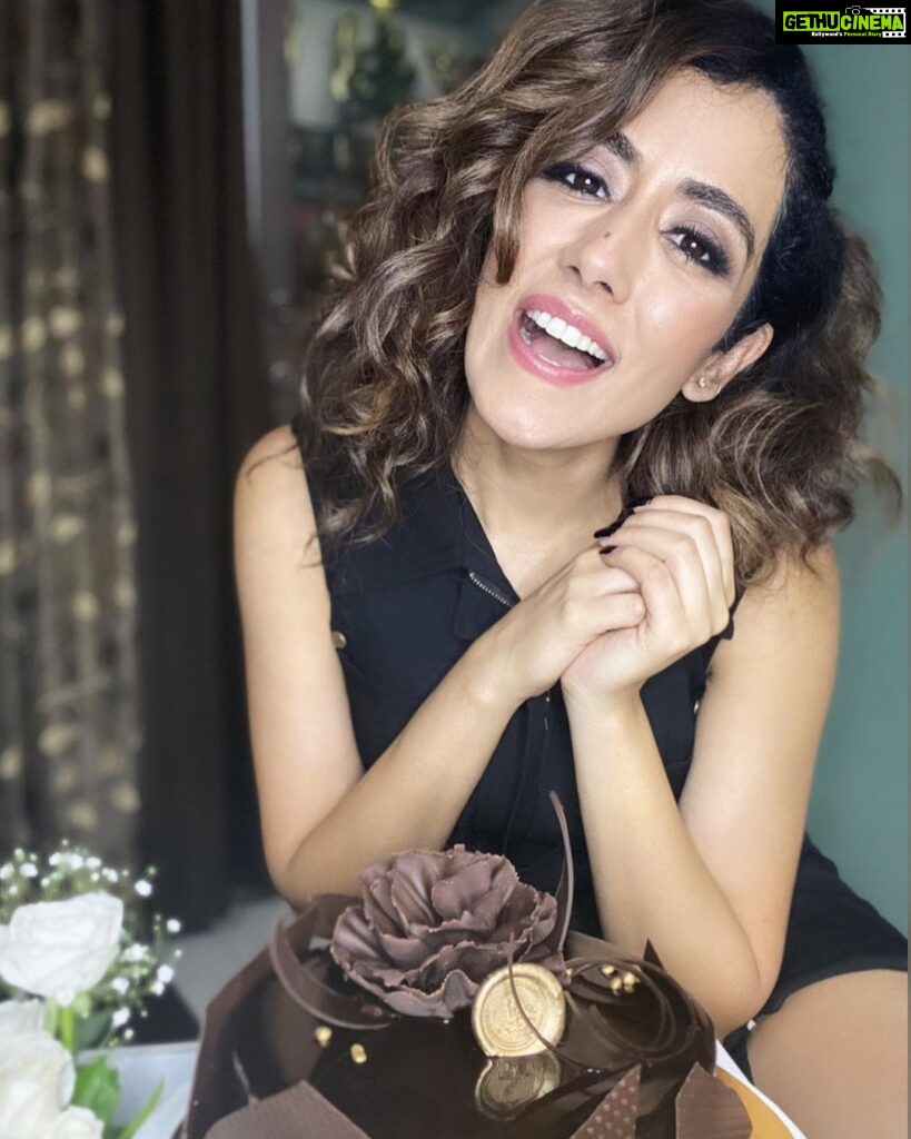 Jonita Gandhi Instagram - This cake is for all of YOU! Thank you allllll for the sweet messages and gestures, the abundance of love ❤️❤️❤️ I feel blessed and grateful to have you all here with me! #23 #itsmybirthday #thankyou
