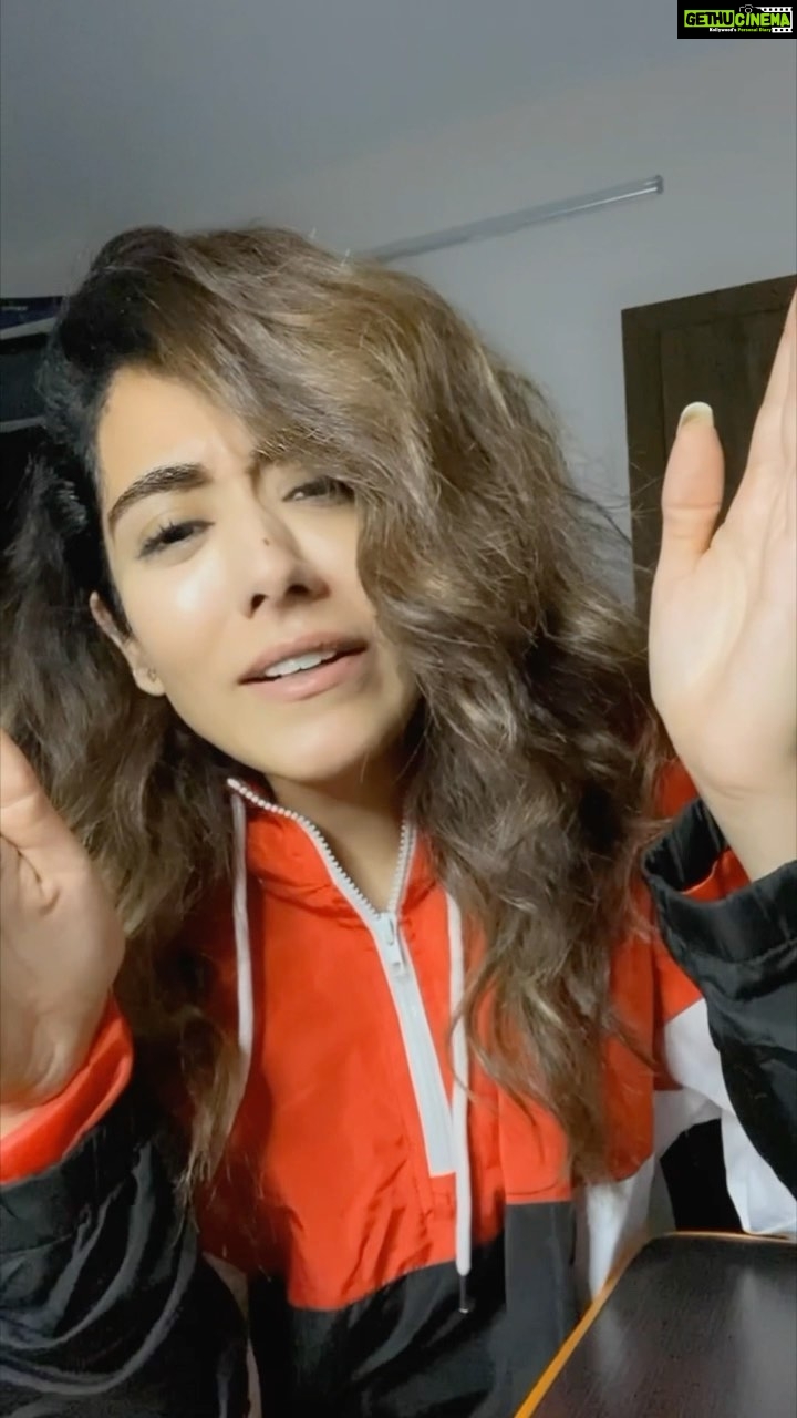 Jonita Gandhi Instagram - Responding to some of your frequently asked (and funny) questions 😝. Hope you got your (sassy) answers! Love always, your girl Jonita 🤙🏼
