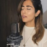 Jonita Gandhi Instagram - @arrahman compositions + 7/8 time signature = 🥺. Agreed?????? This is Sai Shirdi Sai, the Kannada version, and my latest release. 🙏🏼 #iykyk #jonitasundaysingstagram #singstagram #sundaysingstagram #shirdisaibaba #sai #arrahman #jonitagandhi #kannada