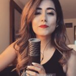 Jonita Gandhi Instagram - Remembering SPB sir a year after his passing. Today’s #jonitasundaysingstagram is a few lines of Medhuvaagathaan from the film Kochadaiiyaan, originally sung by SPB sir and @therealsadhanasg. His iconic voice remains on forever with us all. Fortunate to have sung the Hindi version of this song, Dil Chaspiya, for @arrahman sir, alongside @arijitsingh ✨ #sundaysingstagram #singstagram #spb #spbalasubramaniam #tamilsong #tamilmusic #arrahman Miami, Florida