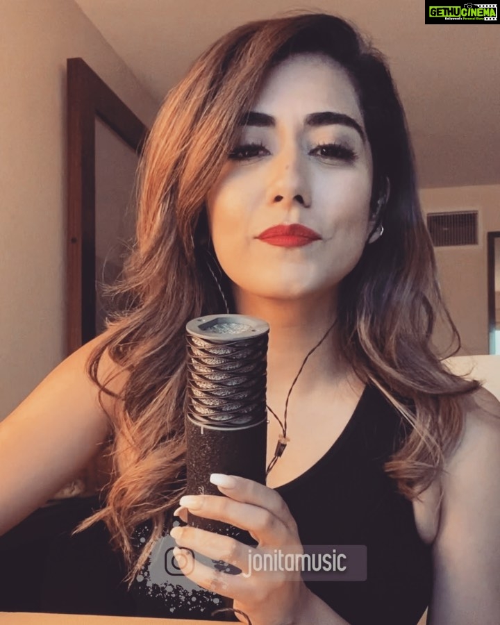 Jonita Gandhi Instagram - Remembering SPB sir a year after his passing. Today’s #jonitasundaysingstagram is a few lines of Medhuvaagathaan from the film Kochadaiiyaan, originally sung by SPB sir and @therealsadhanasg. His iconic voice remains on forever with us all. Fortunate to have sung the Hindi version of this song, Dil Chaspiya, for @arrahman sir, alongside @arijitsingh ✨ #sundaysingstagram #singstagram #spb #spbalasubramaniam #tamilsong #tamilmusic #arrahman Miami, Florida