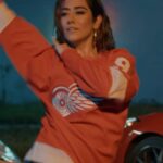 Jonita Gandhi Instagram - Hey guyssssss look what we've got for you!! It's “4AM”, go check it, drop all the comments, post all the reels and don't forget to tag us! OUT NOW!!! #Raati4AM @iammickeysingh @treehousevht @jay_skilly @djiceofficial @shivaanisharma @hamelpatel_ @shotbyhectortoro @aathirarajeevofficial @andre_apd @datboi_arath @thesandylion @njadoonanan @kayvsingh @akalinder @damienpagelewis