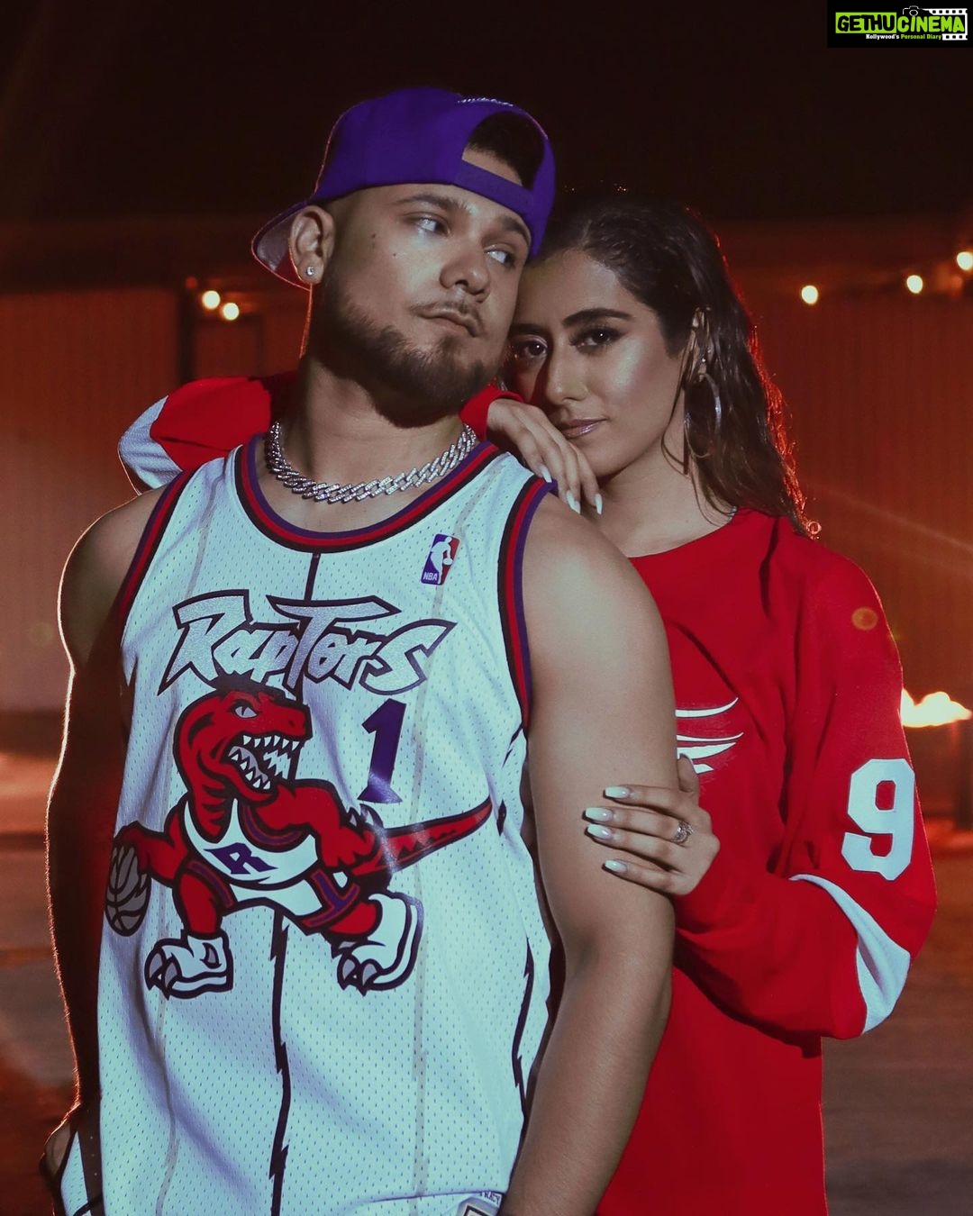 Jonita Gandhi Instagram - Leke yaara dil tera bai gayi… 4AM drops TOMORROW 🚀 @iammickeysingh #Raati4AM @treehousevht @jay_skilly @djiceofficial @shivaanisharma @hamelpatel_ @shotbyhectortoro @aathirarajeevofficial @andre_apd @datboi_arath @thesandylion @njadoonanan @kayvsingh @akalinder