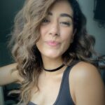 Jonita Gandhi Instagram - I could listen to this song all day ☺️! A little bit of Mast Magan for today's #jonitasundaysingstagram, originally sung by @arijitsingh and @chinmayisripaada for 2 States, with music by @shankarehsaanloy and lyrics by @amitabhbhattacharyaofficial. Have a lovely Sunday 🥰 #sundaysingstagram #singstagram #arijitsingh #bollywoodsong