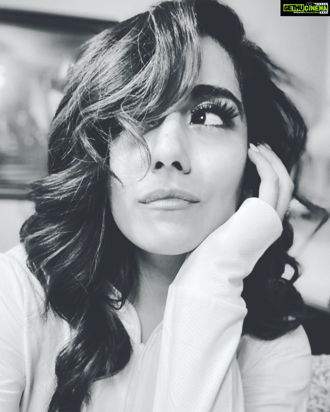 Jonita Gandhi Instagram - 1, 2, 3, or 4?