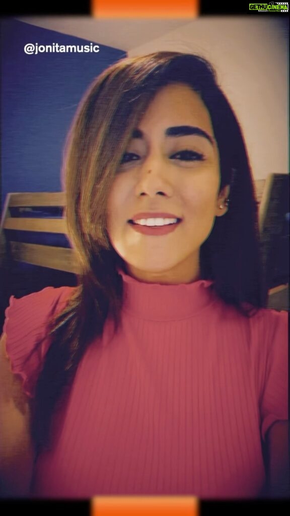 Jonita Gandhi Instagram - Remember when @aslisona made her debut and blew us all away in #Dabbang? Taking it back with a few lines of Chori Kiya Re Jiya for today’s #jonitasundaysingstagram, with @fredmelodies on keys! The original is sung by two of my favourites, @shreyaghoshal and @sonunigamofficial. A beautiful song by @thesajidwajid with lyrics by Jalees Sherwani. Thank you @jeremy_dmello for the mix and @njadoonanan for the video edit! #sundaysingstagram #singstagram #jonitagandhi #jonitamusic #sonakshisinha #salmankhan #shreyaghoshal #sonunigam #sajidwajid
