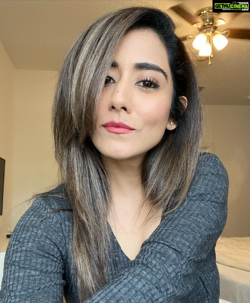 Jonita Gandhi Instagram - Be the energy you want to attract ✨ #nofilter #mentalhealth #😊