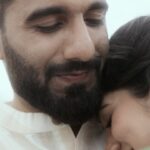 Jonita Gandhi Instagram - Our gift to your wedding playlists this season❤️ Mehndi Te Vavi by @loststoriesmusic sung by meeeee 🥰 featuring @simranchoudhary and @mr.mnv ✨ Check it out on the @velvetvibesmusicofficial YT channel and share with your friends! Shoutout to @aayushmansinha anddd @vinhariharan 💕👊🏼 #mehnditevavi #mtv #jonitagandhi #jonitamusic #loststories