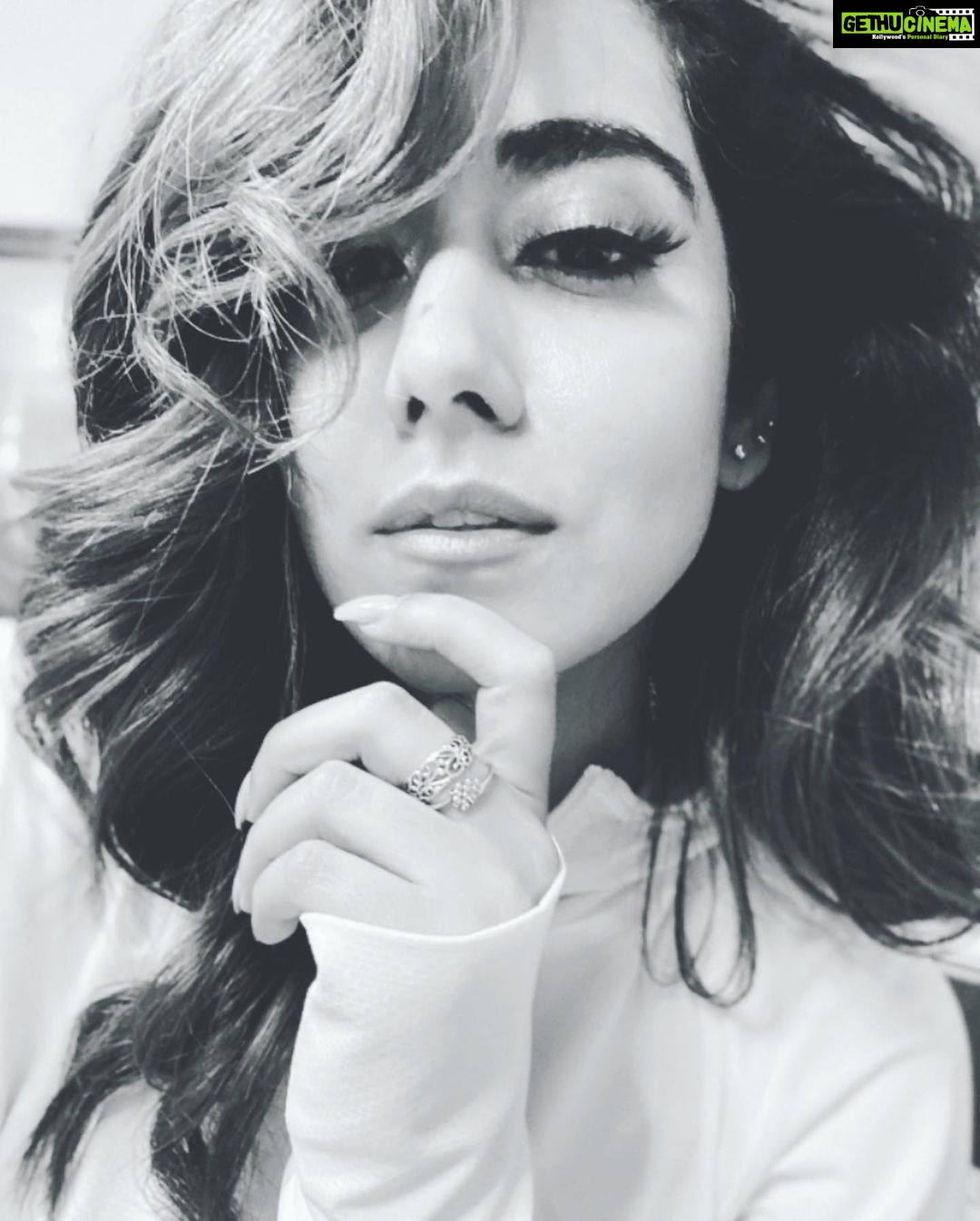 Jonita Gandhi Instagram - 1, 2, 3, or 4?