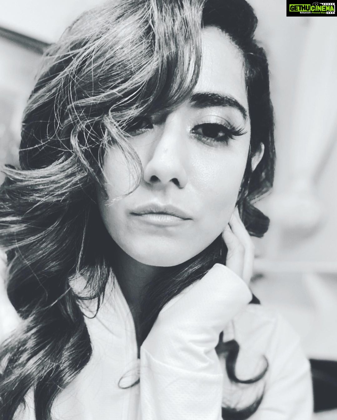 Jonita Gandhi Instagram - 1, 2, 3, or 4?