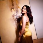 Jonita Gandhi Instagram – Going for the goldddd 🏆
@siimawards #aboutlastnight 

Photo @krishspics
Outfit @saulee
Jewellery @dolsunjewelsofficial
Footwear @aands_official
Styled by @anshikaav
Makeup by @nk_makeupstudiodubai Dubai UAE