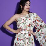 Jonita Gandhi Instagram - Can you read my poker face 🃏 Outfit @houseofmasaba Photo @amey_ghatge Makeup @neerajnavare Hair @aaliyahussainhairmakeupcreator Chennai, India