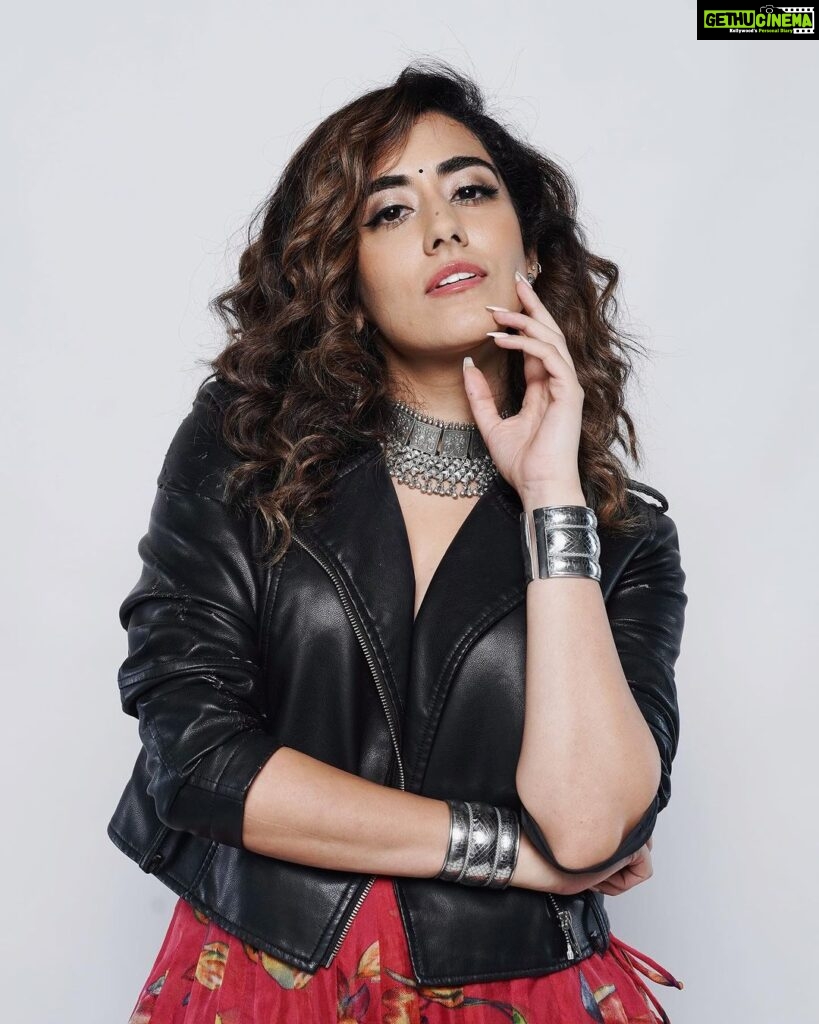 Jonita Gandhi Instagram - Fun fact: I was in ESL in kindergarten (ESL = English as a second language) Although my accent is very much Canadian when I speak English, I was raised in a very Indian home. My roots have always been part of my identity, no matter how North American I am, so I like to switch it up now and then. I know we all overuse the term fusion but guys I AM fusion… and sometimes, so are my outfits 💀🙃💕 #throwbackthursday