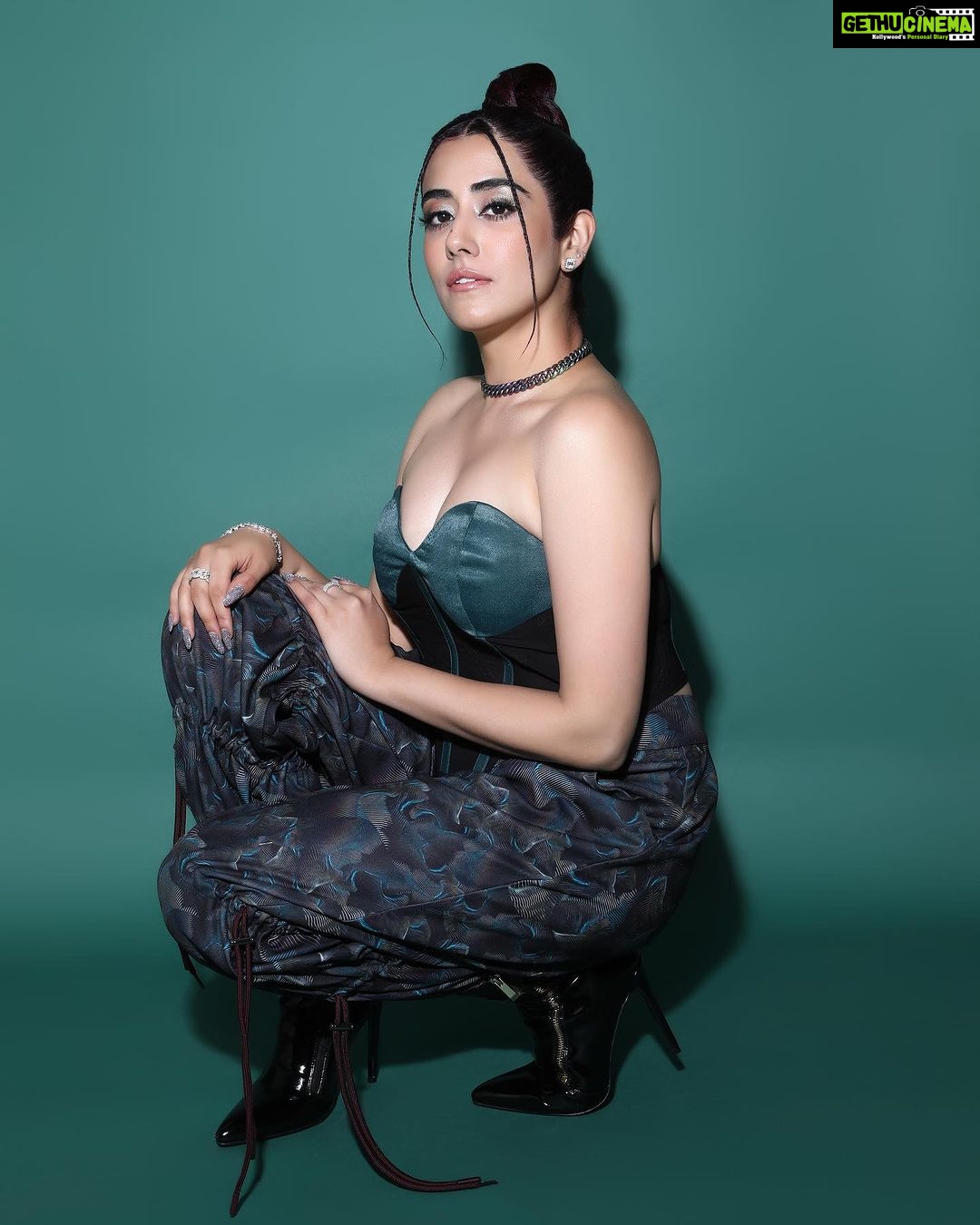 Jonita Gandhi - 208.3K Likes - Last night for @graziaindia #graziamillennialawards2023 šø
Photo: @amey_ghatge
Hair: @dwyessh_hairwizard
Makeup: @zoyamakeupandhair
Nails: @itssoezi
Styled by: @saumyathakur
#styledbysaums
Wearing:
Outfit @siddhantagrawallabel
Jewels @dripproject.co
Boots @londonrag_in
Style Team
Intern @snehalkorate
On set @sethmuskaan