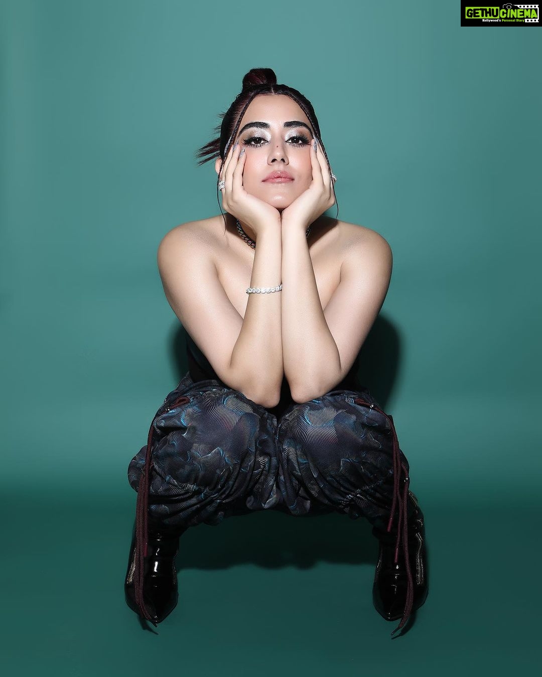 Jonita Gandhi - 208.3K Likes - Last night for @graziaindia #graziamillennialawards2023 šø
Photo: @amey_ghatge
Hair: @dwyessh_hairwizard
Makeup: @zoyamakeupandhair
Nails: @itssoezi
Styled by: @saumyathakur
#styledbysaums
Wearing:
Outfit @siddhantagrawallabel
Jewels @dripproject.co
Boots @londonrag_in
Style Team
Intern @snehalkorate
On set @sethmuskaan